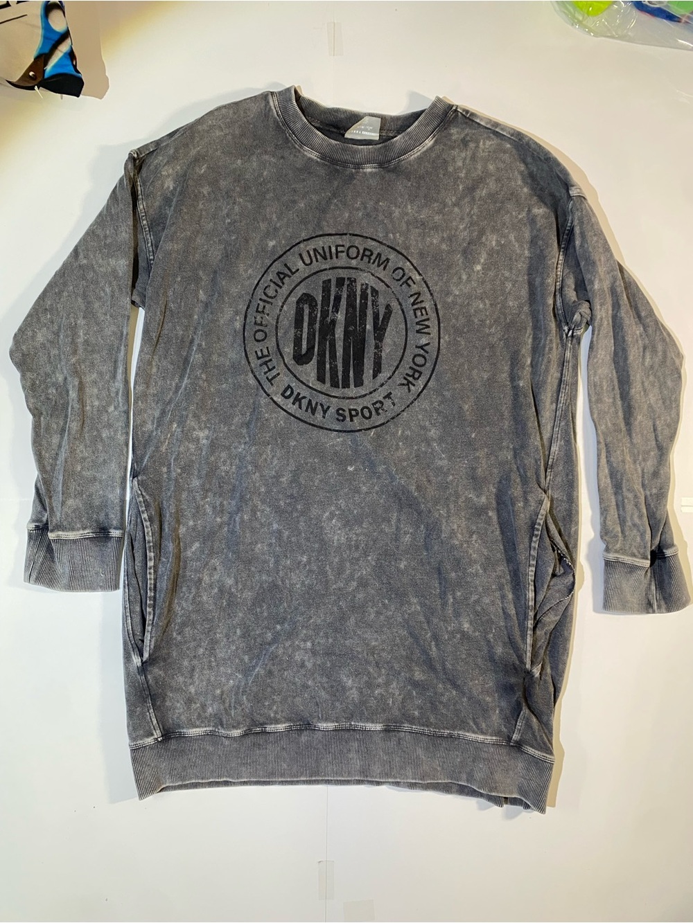 DKNY Gray Mineral-Wash Crewneck Sweatshirt with Logo Xl Unisex